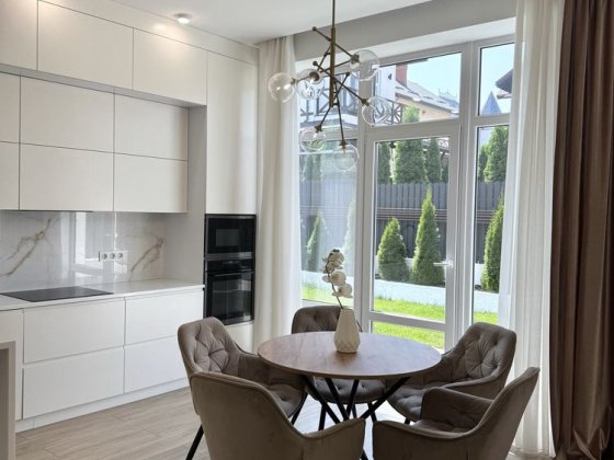 Продам будинок 4 кімнати + кухня-студія по вул. 7-ма Приміська Черновцы