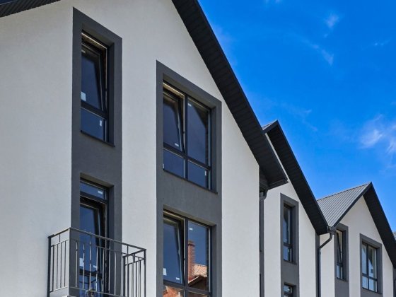 Продається  зданий 4-кімнатний таун хаус в Центрі міста Чернівці Черновцы