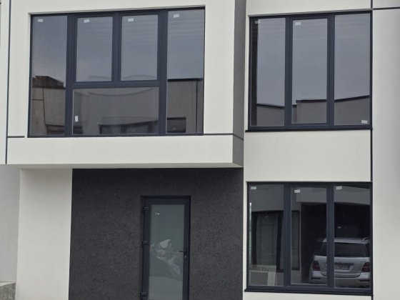 Продається крайній таунхаус 5 км від майдану. Черновцы