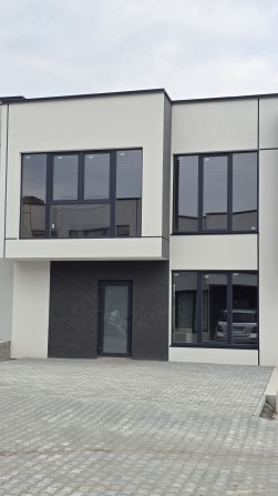 Продається крайній таунхаус 5 км від майдану. - фото 1