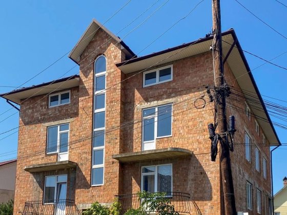 272м² частина будинку, будинок, квартира + гараж- на Роші Черновцы