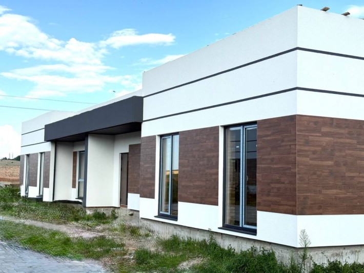 Продам Кутовий котедж з 4сот землі. Р-н Льонокомбінату! - фото 1
