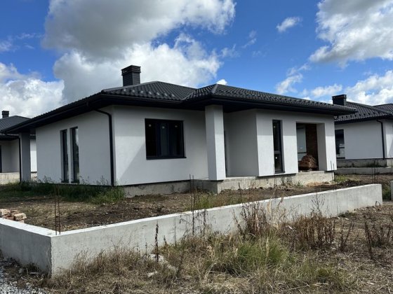 Продам сучасний будинок з гаражем на 6 сотках Рівне