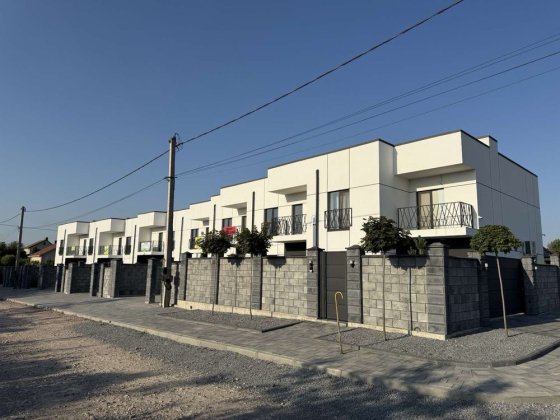 Продаж котедж На Щасливому ,міські комунікації Ровно