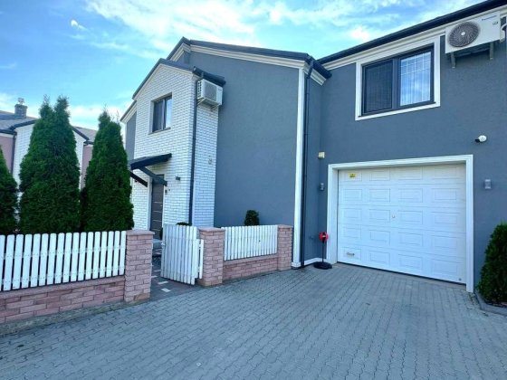 Продається комфортний будинок в р-ні Мальованка Чернівці