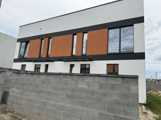 Продаж котеджу з міськими комунікаціями Ровно