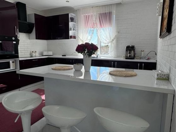 Просторий,затишний будинок з ремонтом,гаражем .Укомплектований,топ. Рівне