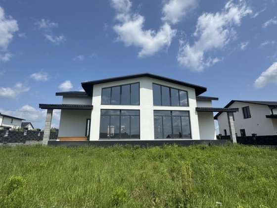 Котедж з великими панорамними вікнами Рівне