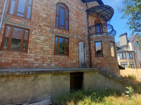 Будинок на 2 сім‘ї р-н Фастівська Чернівці