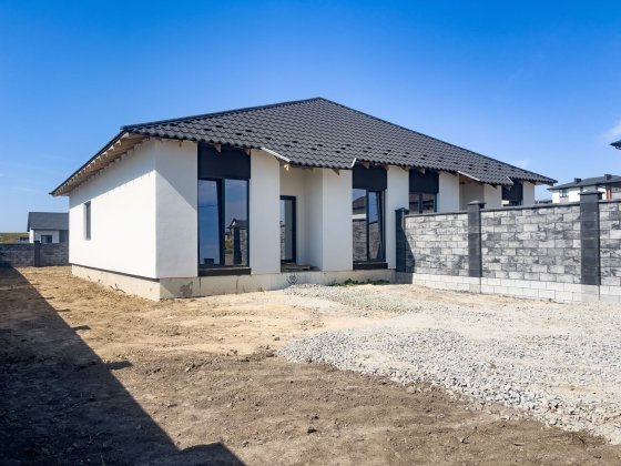 Двоян на 3 спальні кімнати з ділянкою 5 сотих Рівне