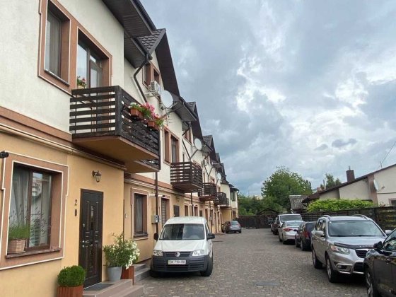 Продаж 5 кімнатного будинку в районі Чайки Ровно