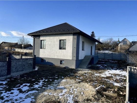 !!! СУЧАСНИЙ будинок в РОЗВИНЕНОМУ районі міста !!! Рівне