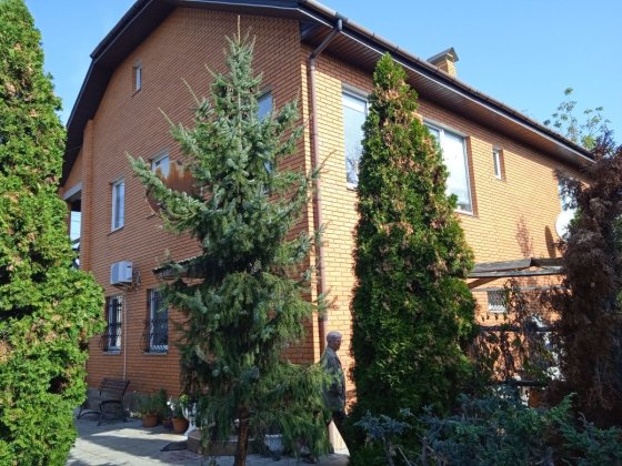 Осокорки .Метро Славутич пішки.Продам чудовий жилий будинок та ділянку Киев