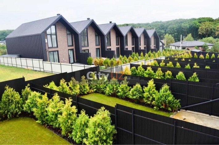 Продається елітний котедж у престижному районі Ужгорода без ремонту - фото 1