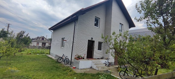 Новий двоповерховий цегляний будинок.4 кімнати.Гараж.10 соток землі - фото 1