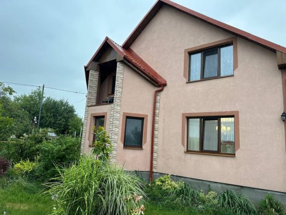 Продам Будинок 180 квадратів ( 5 кімнат)  і ділянкою 8 соток Баранинці