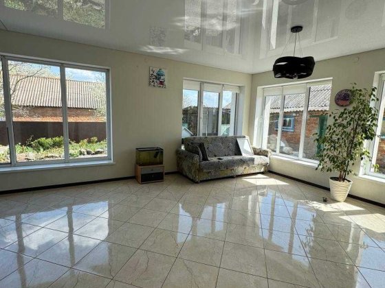 Заміський будинок з ремонтом, меблями та індивід. опаленням Винница