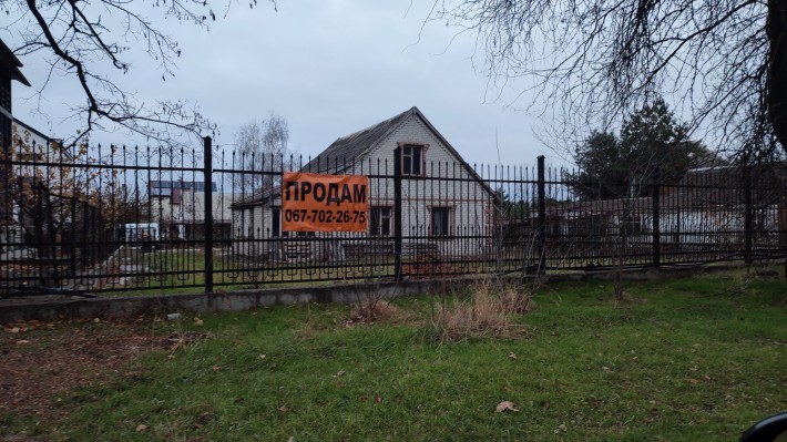 Дом возле Ренессанса, Великий Луг, Ленская - фото 1