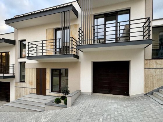 Продаж ТАНХАУСА з дизайнерським ремонтом / поруч центр міста Ужгород