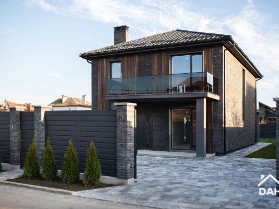 Будинок 200м², 8.2 сотки, КМ Щастя, Жуляни, Київ, гарна обжита вулиця Киев