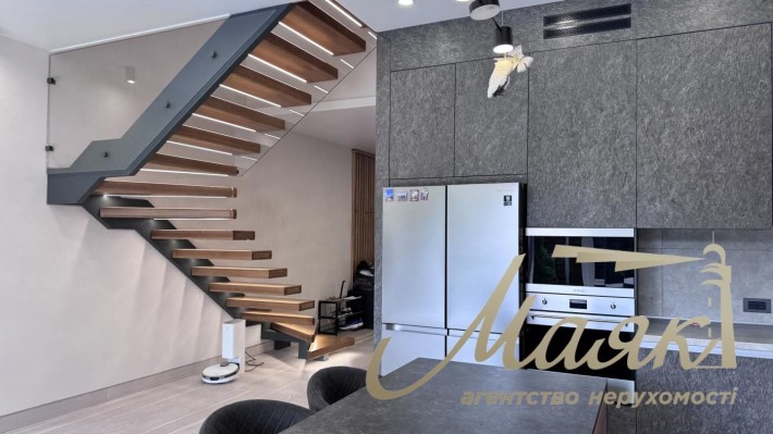 Таунхаус в центре города с паркоместами! - фото 1