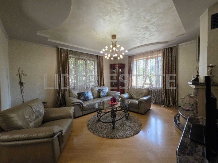 Продаж просторого  будинку в центі міста - фото 1