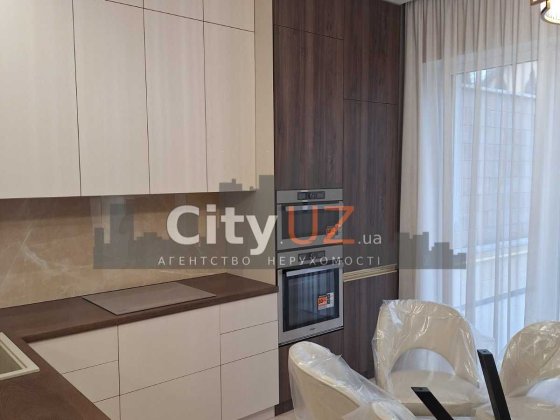 Продається готовий таунхаус у центральній частині міста Ужгород