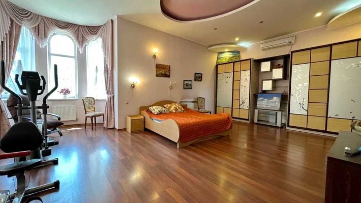 Продам просторий 2-х поверховий будинок, вул. Аеродромна, Гагаріна - фото 1