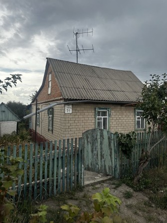 Продам дом на Мирном в тупике 32 маршрутки - фото 1