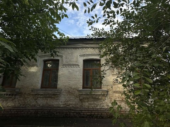 Продається частина будинку в центральному районі міста (район ДОССАФ) Кропивницкий