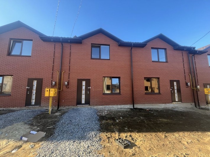 Продаж 2 поверхового таунхаусу, в чорновому стані. - фото 1