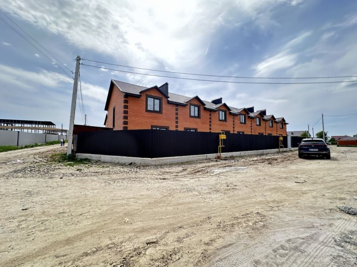 Продам боковий Таунхаус Зарваниці три кімнати кухня студія - фото 1