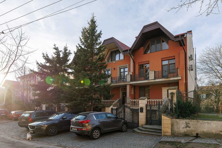 Продаж розкішного будинку 300 м Львова вул. Харківська ближній центр - фото 1