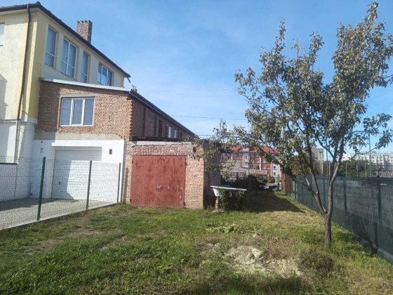 Продаж. 2 великі кім, гараж, власний сад. Центр. Куликівська. Власник Львов