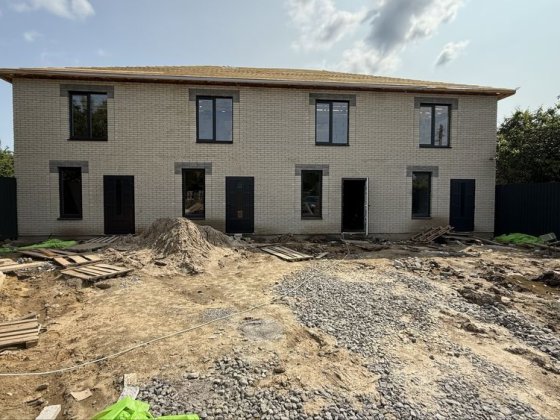 Таунхаус 85 м2 кутовий земля в місті Винница