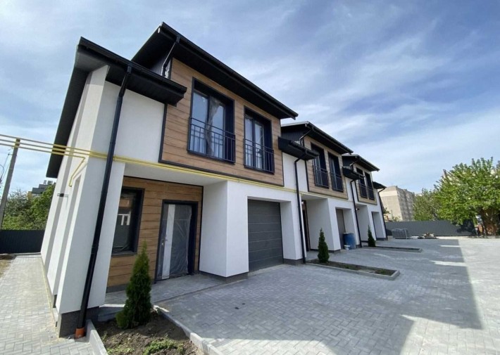Продаж 2 поверхового будинку у самому центрі Слов'янки! - фото 1