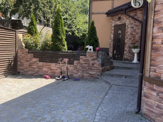 ПРОДАМ власний будинок в центрі Києва. Без комісіі Киев