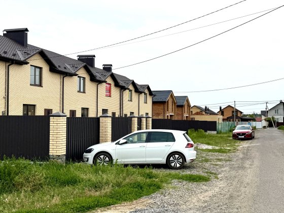 Весняний пров. таунхаус - 4 кімнати, кухня, 2 санвузла, ділянка велика Винница