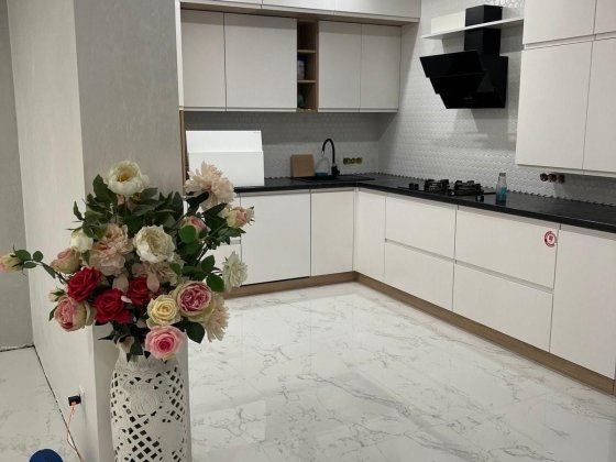 Продаж двоповерхового будинку на Варшавській