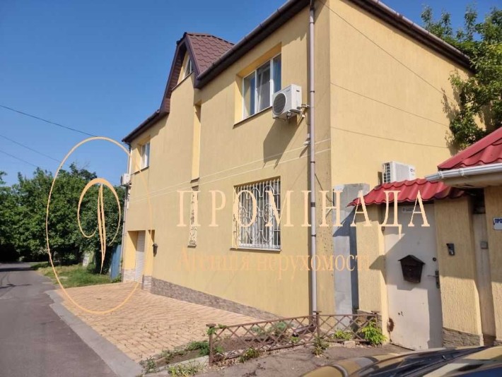 Продам  дом с прекрасным месторасположением.Пять комнат - фото 1