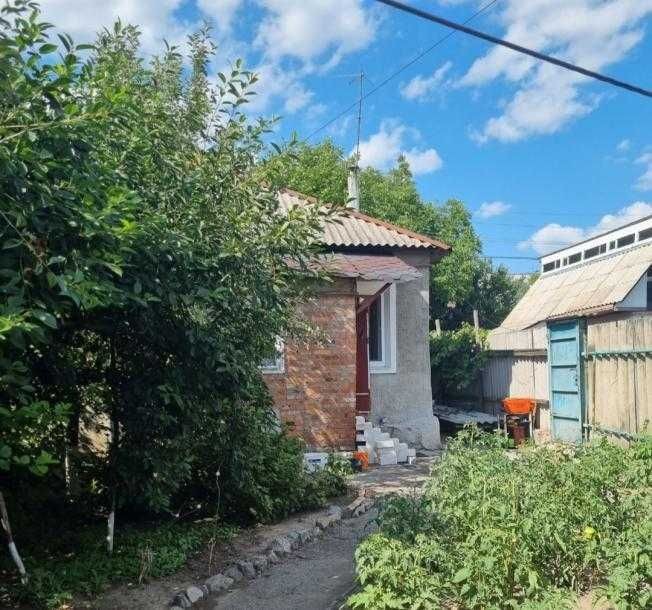 Продам 1/2 дома на Залютино , двор отдельный. - фото 1