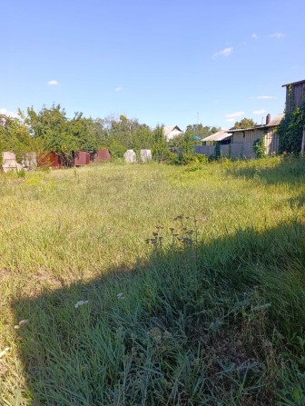Продам дом с участком  под ремонт под возле метро Киевская - фото 1