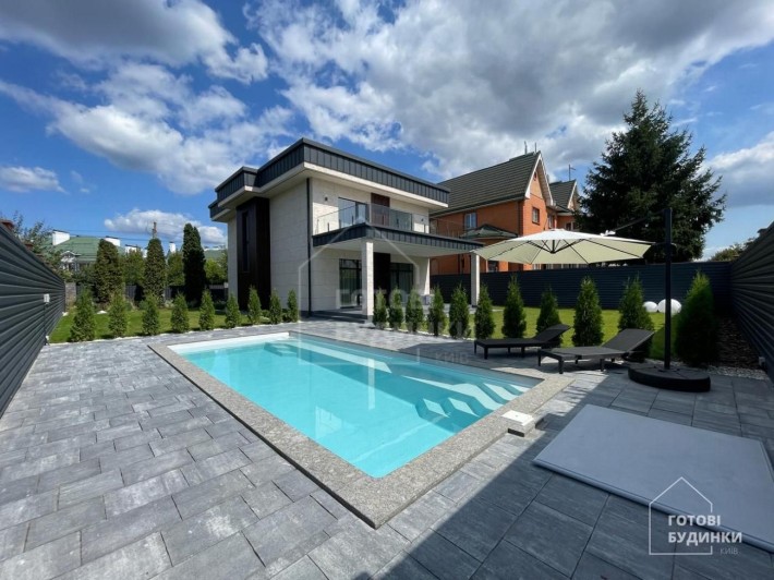 Сучасний будинок у стилі Hi-Tech з басейном - фото 1