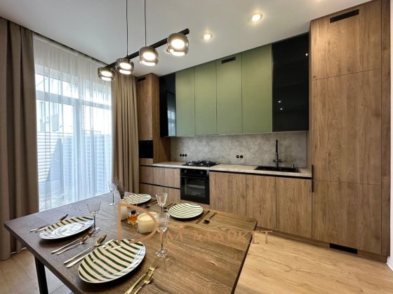 Таунхаус з новим ремонтом в закритому містечку Софіївська Борщагівка