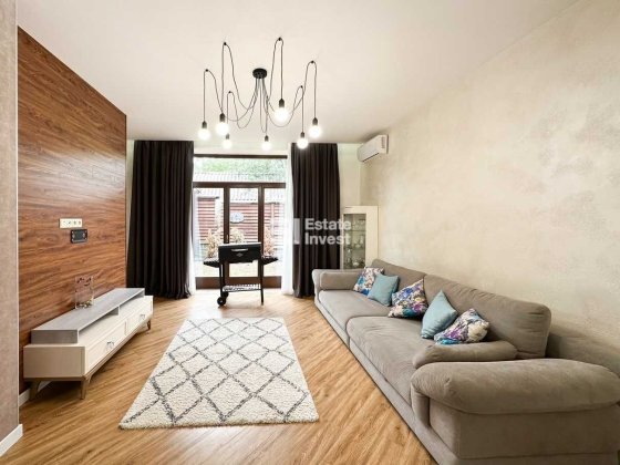 Продам таунхаус з двома парко місцями, селищі Жуковського Харків