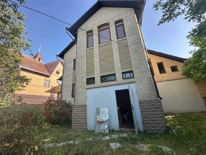 продается дом два этажа 350 квадратных метров район 8- й хлебзавод - фото 1
