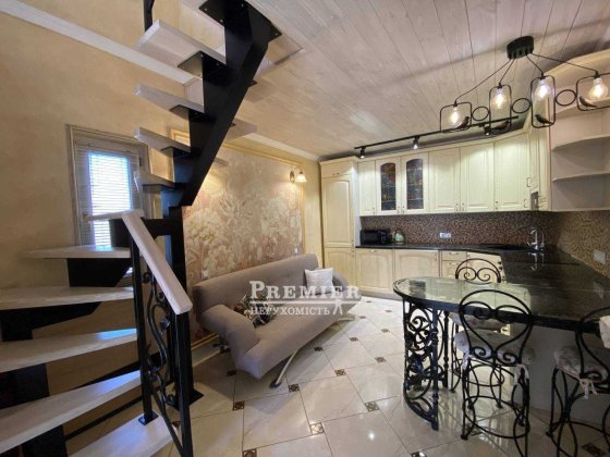 Дом на 10 ст. Б. Фонтана Одеса