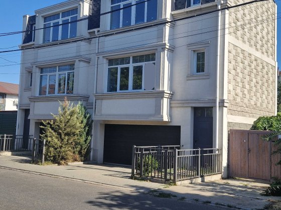 Одеса,7ст.Фонтану Продам 2-ва поверхи 125м2. Одеса