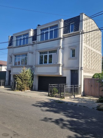 Одеса,7ст.Фонтану Продам 2-ва поверхи 125м2. - фото 1