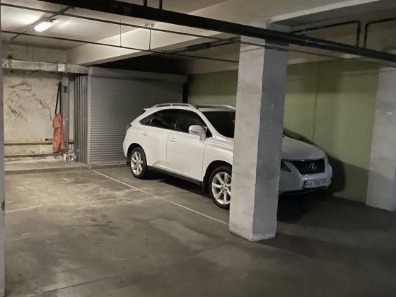 Здам паркінг Івасюка 4 к.1. 5000+комунальні 250 Киев